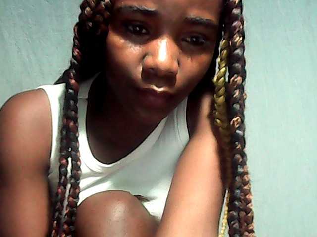 LandiQueen12 live cam on BongaCams