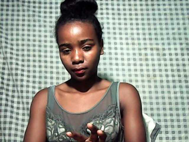 LandiQueen12 live cam on BongaCams