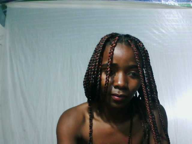 LandiQueen12 live cam on BongaCams