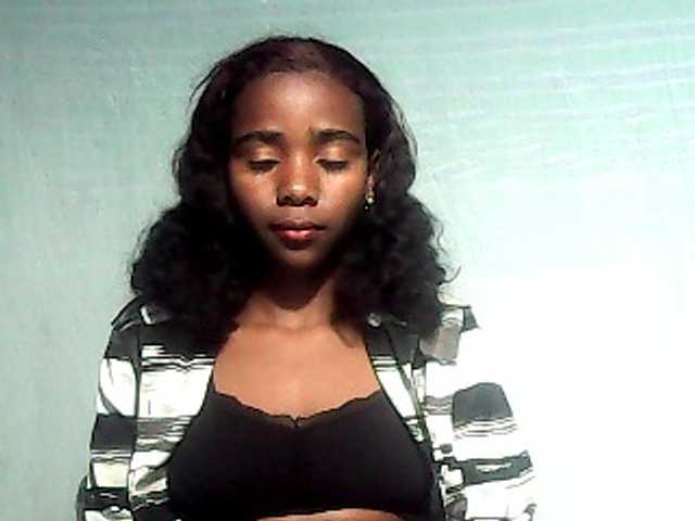 LandiQueen12 live cam on BongaCams