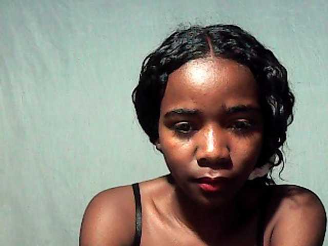 LandiQueen12 live cam on BongaCams