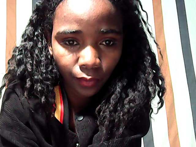 LandiQueen12 live cam preview