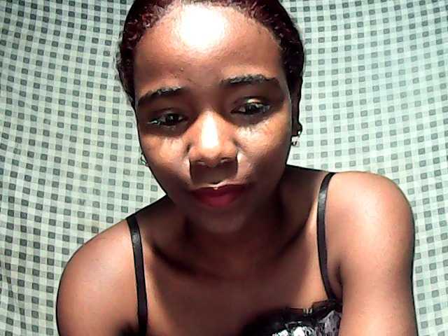 LandiQueen12 live cam on BongaCams