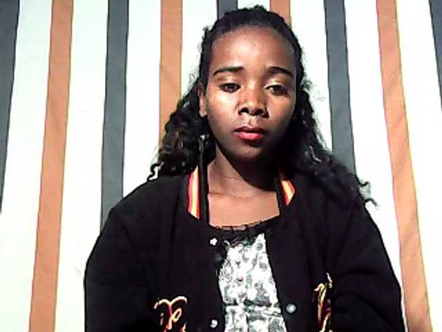 LandiQueen12 live cam on BongaCams