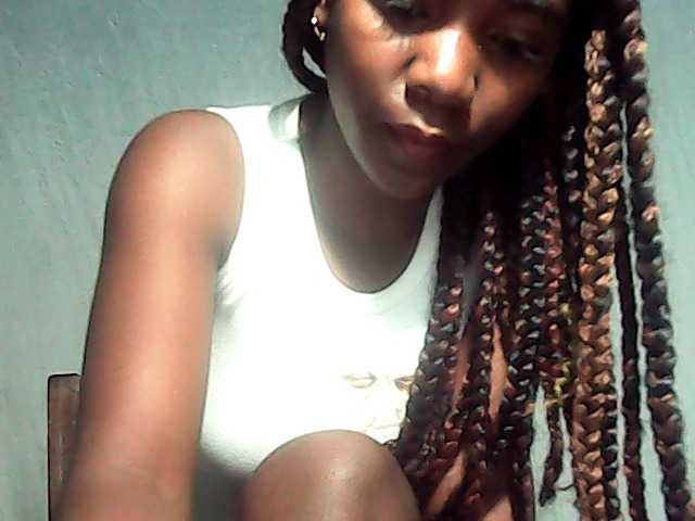 LandiQueen12 live cam on BongaCams