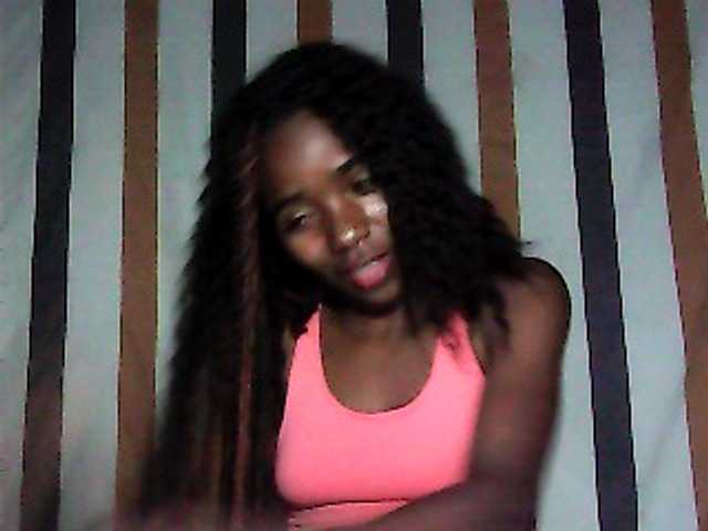 LandiQueen12 live cam preview