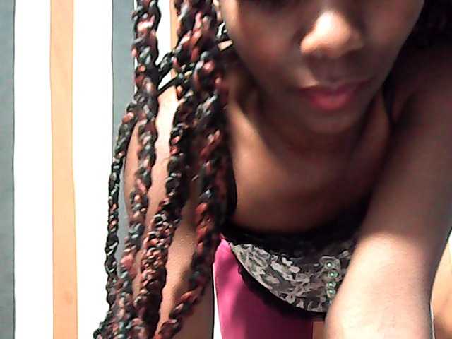LandiQueen12 live cam on BongaCams