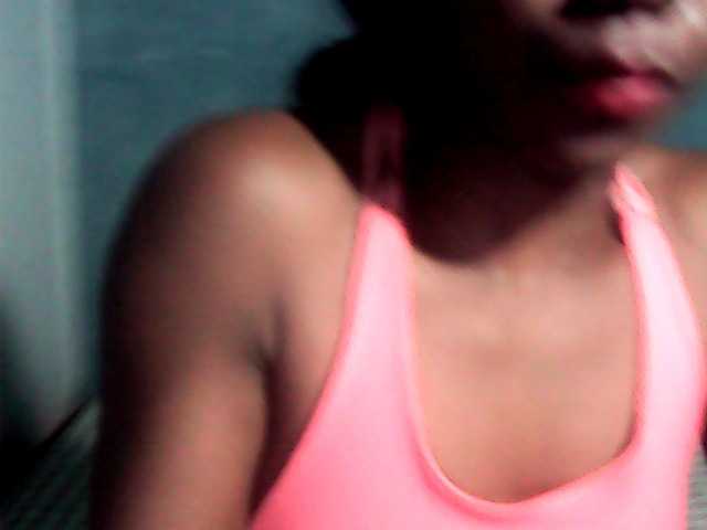 LandiQueen12 live cam on BongaCams