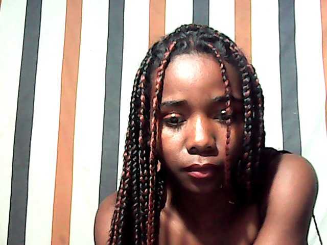 LandiQueen12 live cam on BongaCams