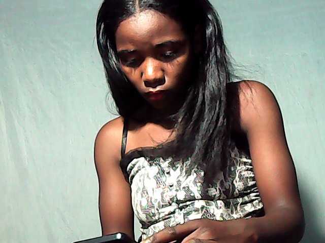 LandiQueen12 live cam on BongaCams