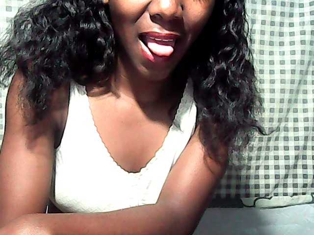 LandiQueen12 live cam on BongaCams
