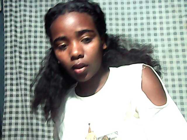 LandiQueen12 live cam on BongaCams