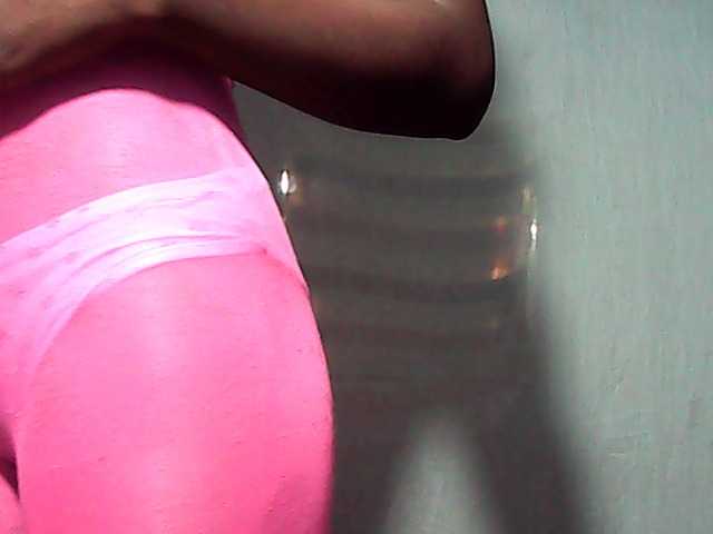 LandiQueen12 live cam on BongaCams