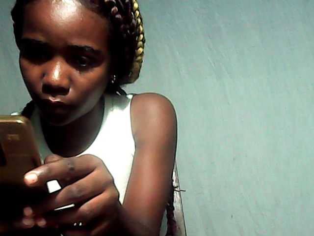 LandiQueen12 live cam on BongaCams