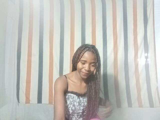 LandiQueen12 live cam on BongaCams