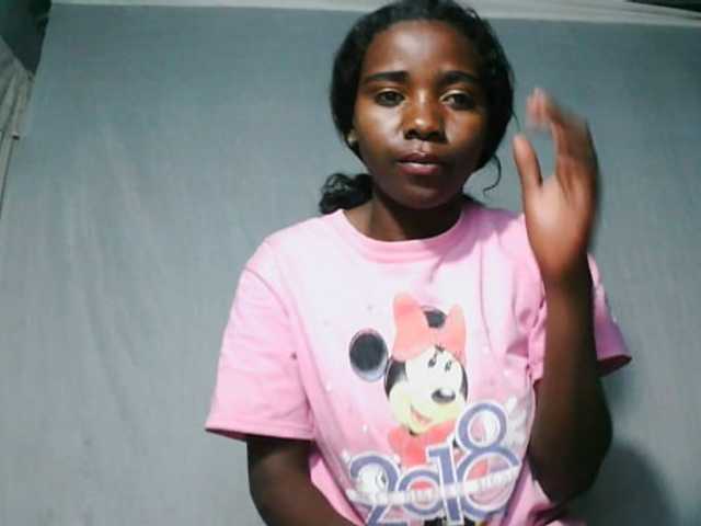 LandiQueen12 live cam on BongaCams