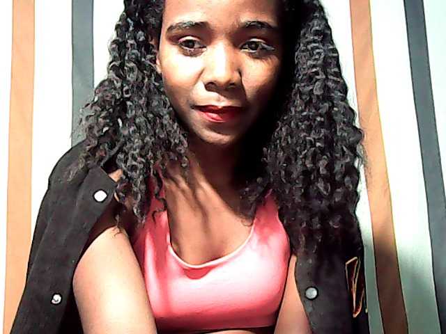 LandiQueen12 live cam on BongaCams