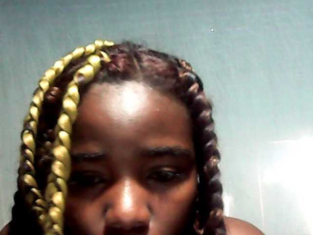 LandiQueen12 live cam on BongaCams