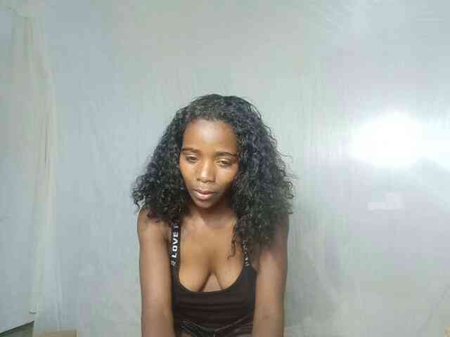 LandiQueen12 webcam