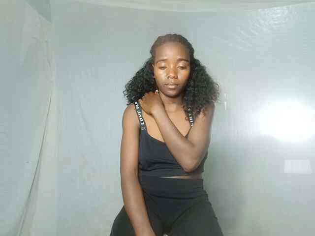 LandiQueen12 webcam
