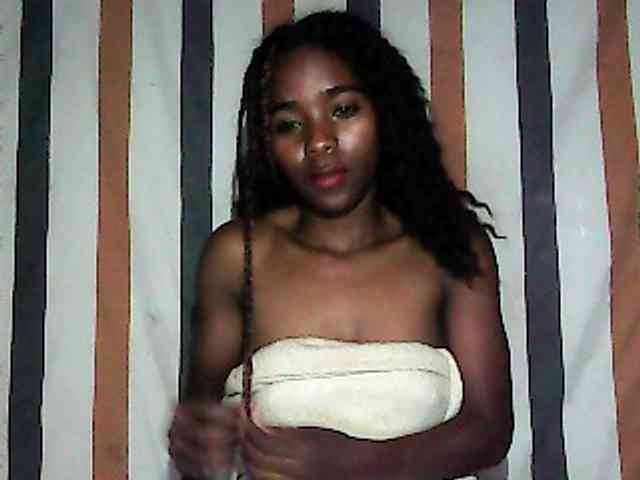 LandiQueen12 webcam