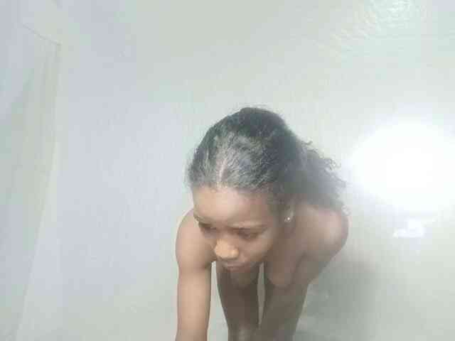 Model: LandiQueen12