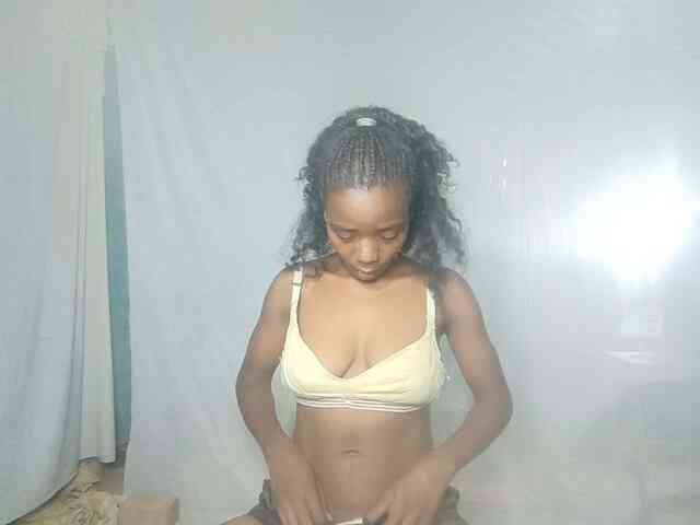 LandiQueen12 webcam