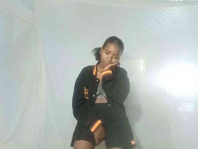 LandiQueen12 webcam