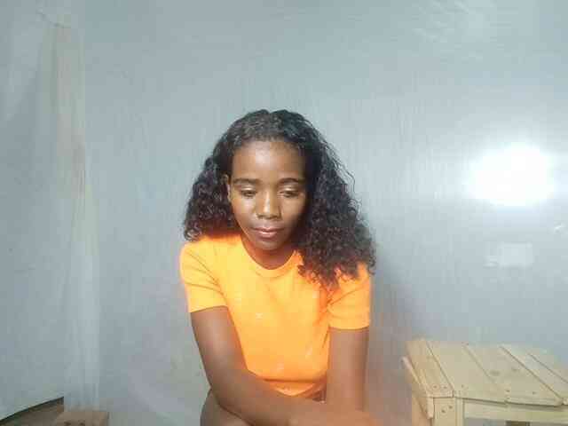 LandiQueen12 webcam