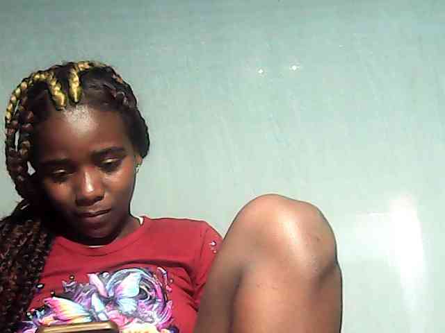 Model: LandiQueen12