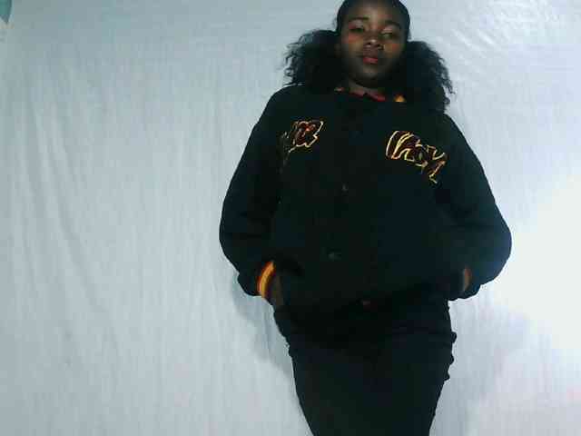 LandiQueen12 webcam