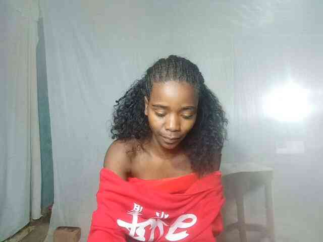 Model: LandiQueen12
