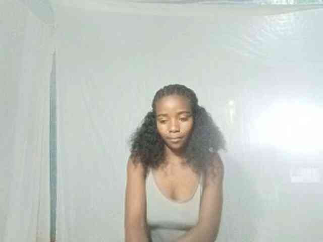 LandiQueen12 webcam