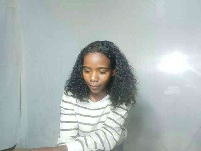 Model: LandiQueen12