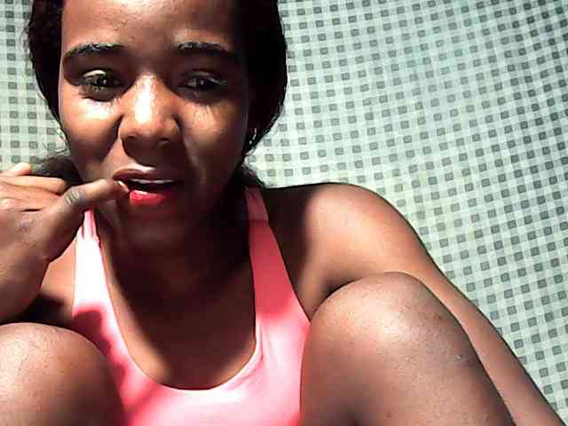 LandiQueen12 — live female cam on BongaCams