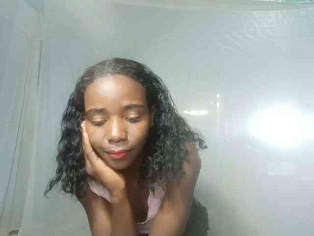 LandiQueen12 webcam