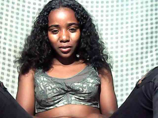 LandiQueen12 webcam