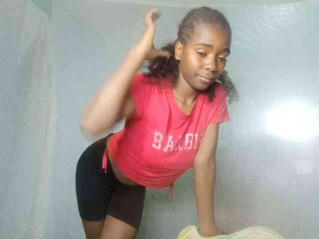 Model: LandiQueen12