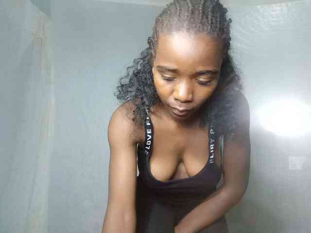 LandiQueen12 webcam