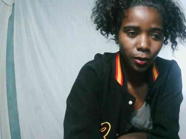 LandiQueen12 webcam