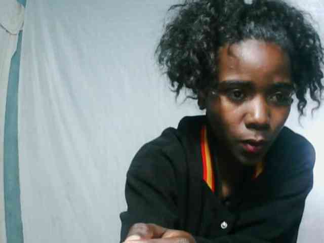 LandiQueen12 webcam