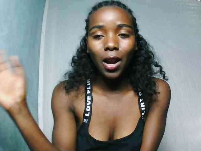 LandiQueen12 webcam