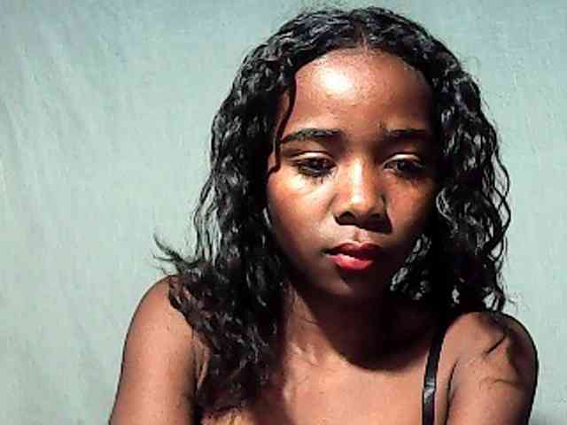 LandiQueen12 webcam