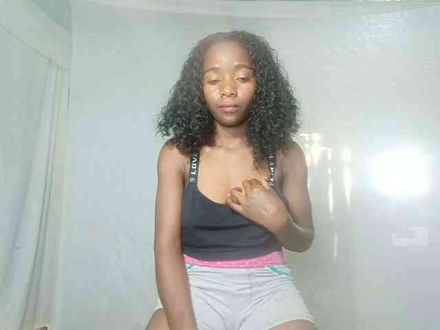 LandiQueen12 webcam