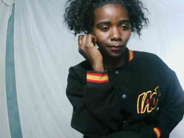 LandiQueen12 webcam