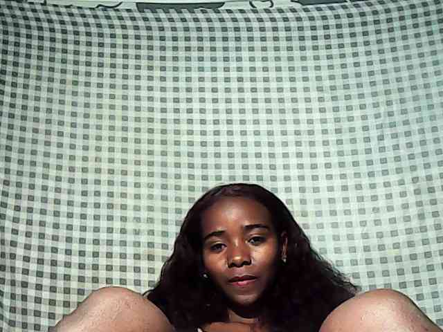 LandiQueen12 live female cam on bongacams