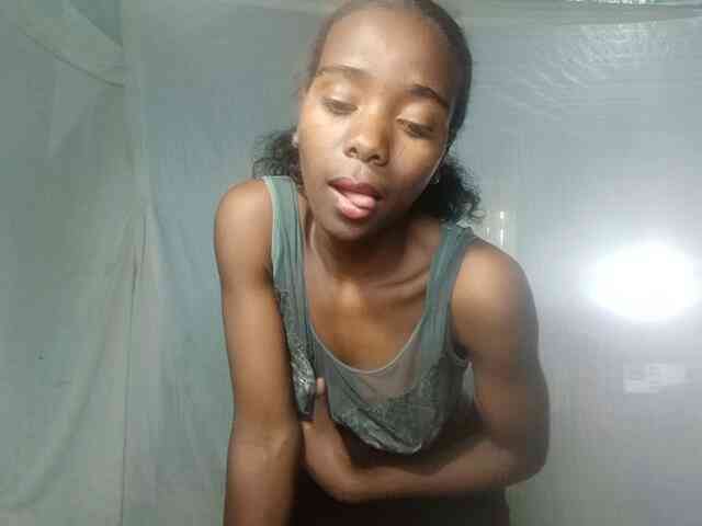 LandiQueen12 webcam