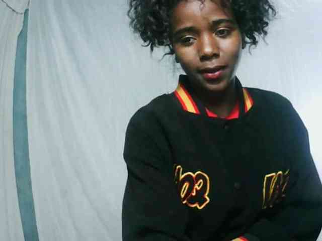 LandiQueen12 webcam