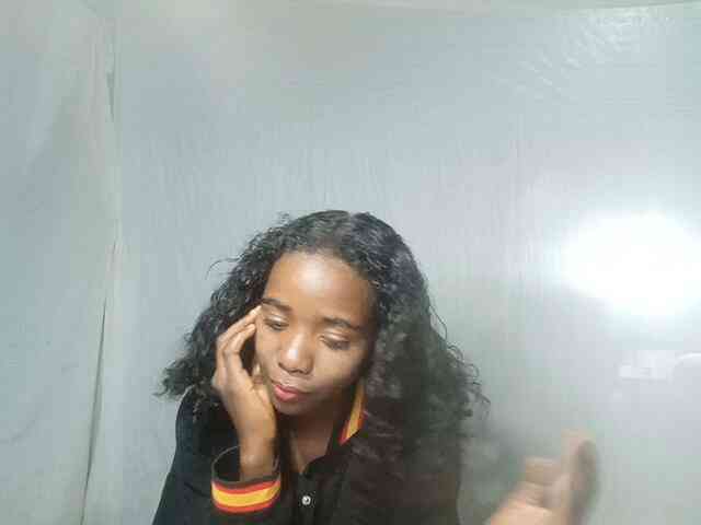 LandiQueen12 webcam