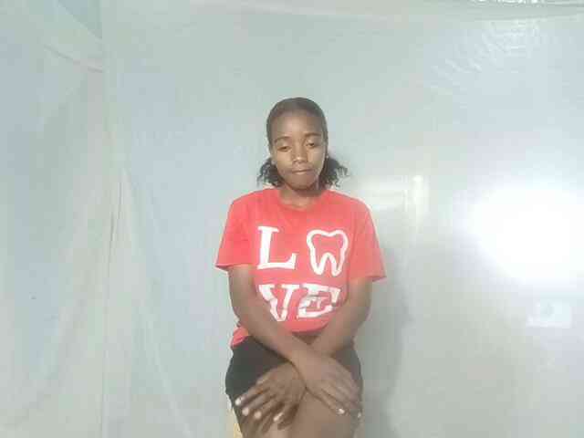 LandiQueen12 webcam